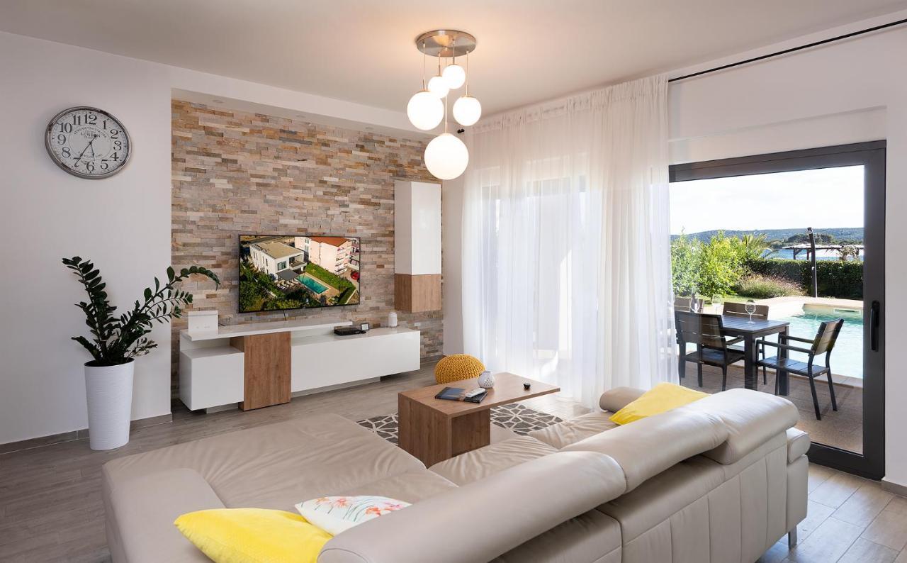 Lu-ma Villa *