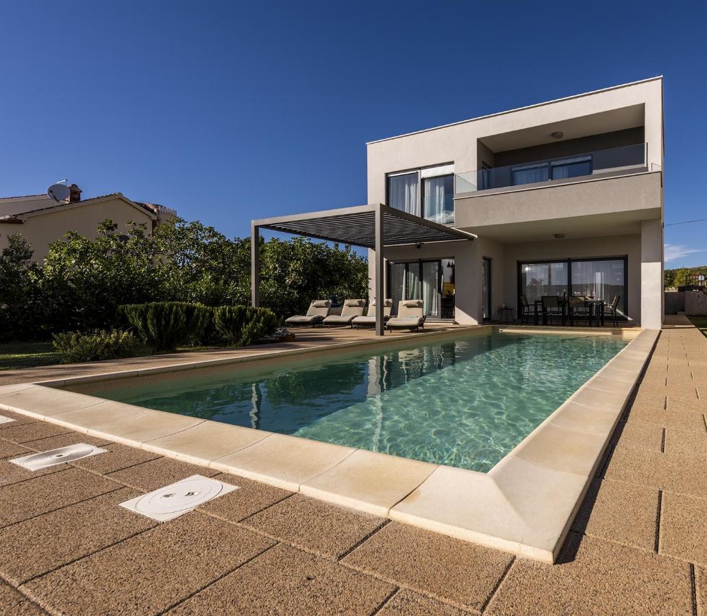 Lu-ma Villa